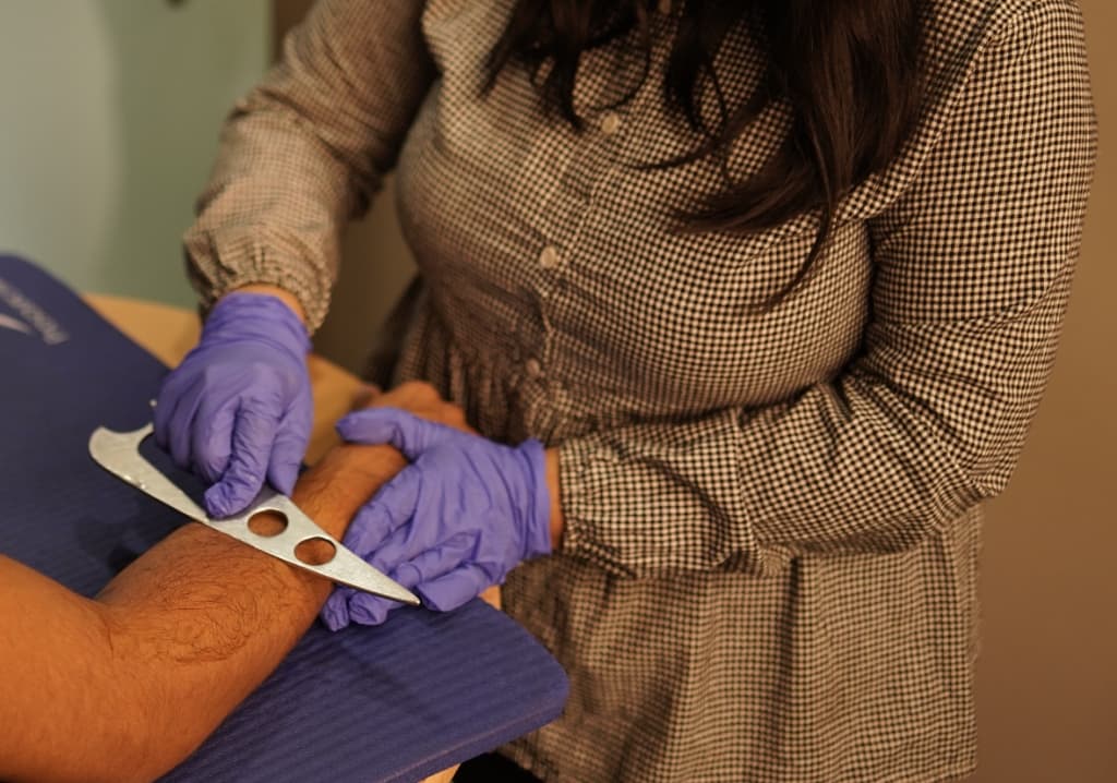 Instrument Assisted Soft Tissue Mobilization IASTM treatment
